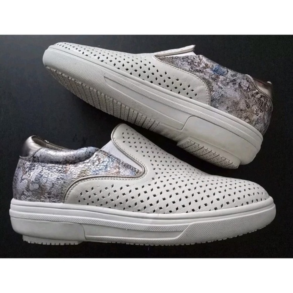 Gravity‎ Defyer Clara Womens Size 8 M Flats White Leather Perforated Comfort - Picture 4 of 11